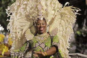 ARTISTAS E EMBAIXADORA DE GANA PARTICIPAM DE TRIO DO MUZENZA NO CARNAVAL DE SALVADOR
