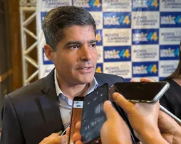 ACM NETO CRITICA DECLARAÇÃO DE JERÔNIMO SOBRE APROVAÇÃO EM MASSA DE ESTUDANTES NA BAHIA