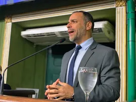 AUGUSTO VASCONCELOS CRITICA BRADESCO POR DEMISSÕES, APESAR DE LUCRO BILIONÁRIO