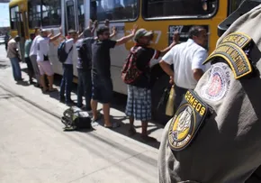 POLÍCIA MILITAR DETÉM OITO SUSPEITOS DE ROUBO A ÔNIBUS NO SÃO BARTOLOMEU