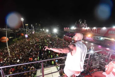 SAÍDA DO PIPOCO, COM LÉO SANTANA, SOFRE MUDANÇA DE HORÁRIO