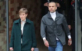 DANIEL ALVES DEIXA PRISÃO APÓS PAGAMENTO DE FIANÇA