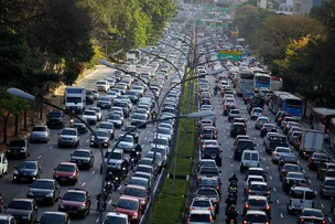 ARRECADAÇÃO DO IPVA SOBE DE R$ 65,56 BI PARA R$ 81,02 BI EM 2023