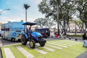 BONDINHO ENCANTA BAIANOS E TURISTAS COM TOUR EM PONTOS FAMOSOS DE SALVADOR