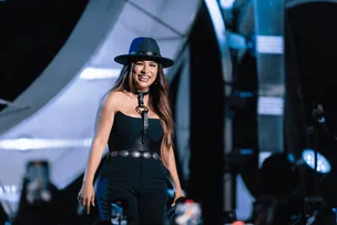 SIMONE MENDES ESTREIA DVD "CANTANDO SUA HISTÓRIA", COM "DOIS TRISTES" NO TOP 100 DO SPOTIFY BRASIL