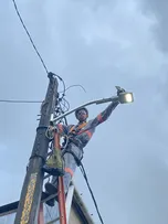 PREFEITURA DE SALVADOR AMPLIA REDE DE ILUMINAÇÃO PÚBLICA EM MATA ESCURA