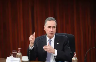 BARROSO CRITICAR CRIMINALIZAÇÃO DO ABORTO: 'PRENDER MULHER NÃO SERVE PARA NADA'