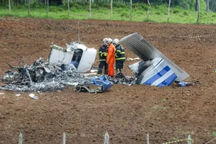 SÃO SEBASTIÃO DO PASSÉ: CORPO DE PILOTO É RETIRADO DE AVIÃO APÓS ACIDENTE
