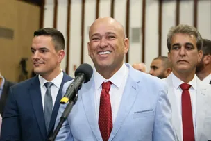 BINHO GALINHA AFIRMA QUE ASSESSOR PRESO FOI EXONERADO DO SEU GABINETE
