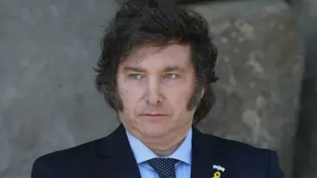 PRESIDENTE DA ARGENTINA ANUNCIA DEMISSÃO DE 70 MIL FUNCIONÁRIOS PÚBLICOS