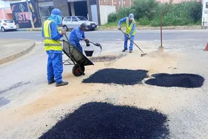 VITÓRIA DA CONQUISTA: OPERAÇÃO TAPA-BURACO JÁ BENEFICIOU MAIS DE 150 RUAS E AVENIDAS NESTE ANO