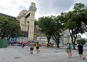PREFEITO ALTERA NOME DA PRAÇA CAIRU PARA PRAÇA MARIA FELIPA