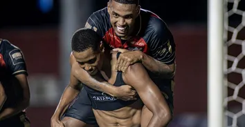 VITÓRIA VENCE ITABAIANA DE VIRADA E RETORNA AO G-4 NA COPA NORDESTE