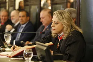PRESIDENTE DO TJBA PARTICIPA DA SOLENIDADE DE ENTREGA DA MEDALHA THOMÉ DE SOUZA AO ADVOGADO VIVALDO AMARAL