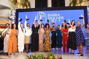CINEASTA ANA DO CARMO RECEBE PRÊMIO BARRA MULHER 2024