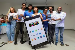ESTUDANTES DO 2º ANO DO ENSINO MÉDIO DA REDE ESTADUAL SÃO BENEFICIADOS COM QUASE 150 MIL TABLETS