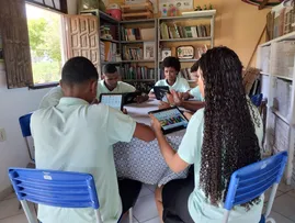 ESTUDANTES DAS ESCOLAS FAMÍLIAS AGRÍCOLAS E DO CAMPO RECEBEM TABLETS DO PROJETO CONECTAR PARA EDUCAR