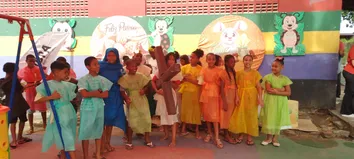 INSTITUTO BAIANO DA PAZ EMOCIONA PÚBLICO COM ESPETÁCULO DA PAIXÃO DE CRISTO E DISTRIBUIÇÃO DE CAIXAS DE BOMBOM E CHOCOLATES
