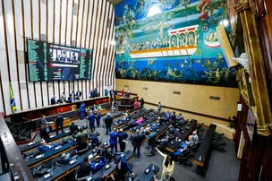 BASE DE JERÔNIMO APROVA URGÊNCIA PARA EMPRÉSTIMO, E OPOSIÇÃO RECLAMA