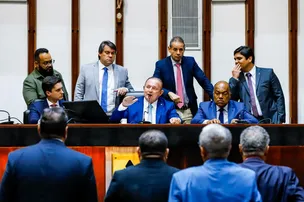 PROPOSTA APROVADA NA ALBA ABRE CAMINHO PARA TERCEIRO MANDATO DE ADOLFO MENEZES