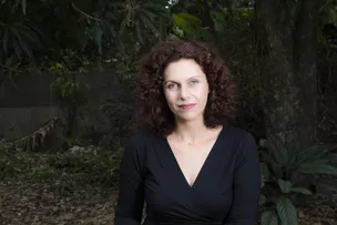CANTORA ANA SALVAGNI LANÇA LIVRO DE POEMAS COM REFLEXÕES QUE VÃO DO COTIDIANO À ESPIRITUALIDADE
