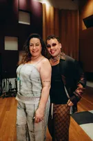 GINA GARCIA RECEBE GLORIA GROOVE PARA PARCERIA EM NOVA MÚSICA DO ÁLBUM "TÔ PRONTA"