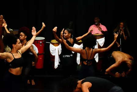 BALÉ FOLCLÓRICO OFERECE OFICINA DE DANÇA GRATUITA PARA POPULAÇÃO