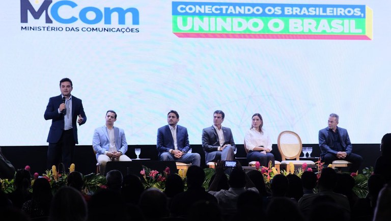 MINISTÉRIOS ASSINAM PROTOCOLO PARA DISPONIBILIZAR INTERNET GRATUITA EM ...