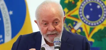 LULA PERMITE QUE MINISTROS SUBAM EM PALANQUE DE ALIADOS