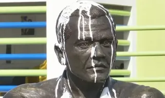 ESTÁTUA DE DANIEL ALVES É RETIRADA DE JUAZEIRO APÓS RECOMENDAÇÃO DO MP