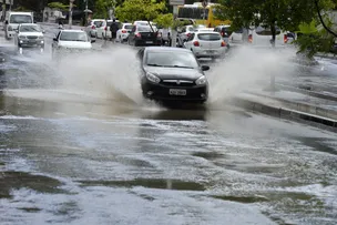 FORTES CHUVAS ATINGEM NOVAMENTE A MADRUGADA EM SALVADOR