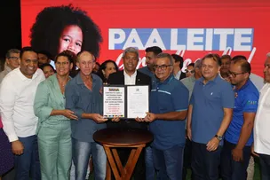 JERÔNIMO ASSINA CONTRATOS PARA GARANTIR DISTRIBUIÇÃO DE 87 MIL LITROS DE LEITE NO ESTADO