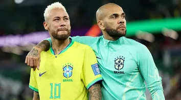 DANIEL ALVES DEVOLVE 150 MIL EUROS A NEYMAR EMPRESTADOS DURANTE ACUSAÇÃO POR ESTUPRO