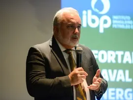 PRESIDENTE DA PETROBRAS DESCARTA AUMENTO DE PREÇOS DOS COMBUSTÍVEIS