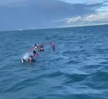 SETE PESSOAS SÃO RESGATADAS PELA MARINHA APÓS FICAREM À DERIVA EM MAR DE SALVADOR