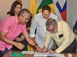 ITABUNA: PREFEITO AUGUSTO CASTRO DÁ POSSE AOS NOVOS TITULARES DA SETTRAN E SEPLAN