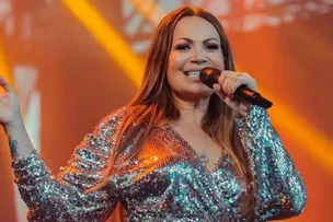 SOLANGE ALMEIDA E REVELAÇÃO FAZEM SHOW GRATUITO EM LAURO DE FREITAS