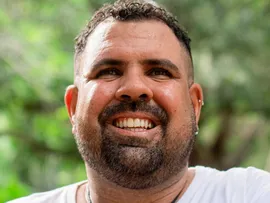 'AMOR DE PRIMEIRA' ARRECADA ALIMENTOS EM TROCA DE LIVROS NO MAC