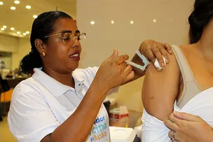 VACINA CONTRA DENGUE E GRIPE É OFERTADA EM SALVADOR NESTE SÁBADO; VEJA LOCAIS