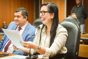 GOVERNADOR ATENDE PEDIDO DA DEPUTADA LUDMILLA FISCINA E ASSINA LICITAÇÃO PARA A REFORMA DA ESCOLA ESTADUAL DINAH GONÇALVES, EM VALÉRIA 