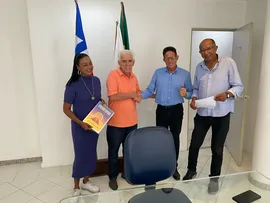 SINDICATOS DOS LOJISTAS E DOS COMÉRCIÁRIOS ASSINAM CONVENÇÃO COLETIVA E GARANTEM REAJUSTE DE 4.7% AOS TRABALHADORES