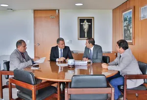 GABRIEL NUNES SE REÚNE COM GOVERNO LULA PARA DISCUTIR IMPACTOS DA CHUVA EM CANUDOS
