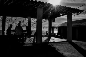 MOSTRA FOTOGRÁFICA "GUARDIÕES DA BAÍA" TRAZ LUZ À IMPORTÂNCIA DOS PESCADORES E DA COLÔNIA DE PESCA Z1, CONSIDERADA A MAIS ANTIGA DE SALVADOR