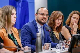 CAPITÃO ALDEN PRESIDE AUDIÊNCIA PÚBLICA SOBRE EDUCAÇÃO