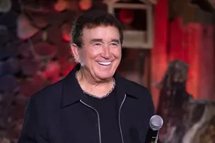 AMADO BATISTA FAZ SHOW EM SALVADOR QUE MARCA 48 ANOS DE CARREIRA