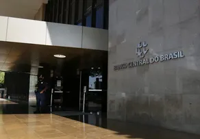 CONTAS EXTERNAS DO PAÍS FECHAM FEVEREIRO COM SALDO NEGATIVO DE R$ 4,4 BILHÕES