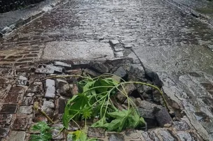 CHUVA FORTE ABRE CRATERA NA LADEIRA DA PREGUIÇA E CAUSA BLOQUEIO NA REGIÃO