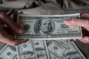 DÓLAR CAI PARA R$ 5,11 COM DADOS DE INFLAÇÃO NO BRASIL E NOS EUA