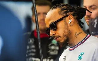 HAMILTON APONTA VETTEL COMO OPÇÃO PARA A MERCEDES EM 2025