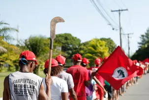 MST CHEGA EM SALVADOR E CAUSA ENGARRAFAMENTO